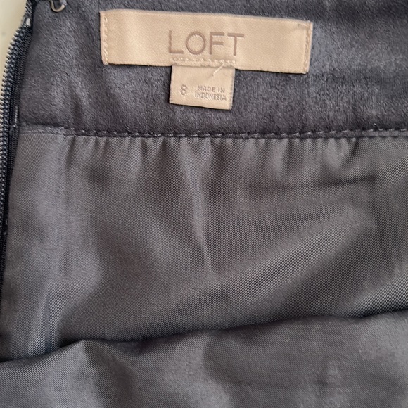 Loft Gray Faux Suede, Fully Lined, Mini Skirt, Size 8 - Picture 4 of 6